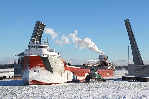 Winter-Fleet-in-Sturgeon-Bay-04-Jon-Jarosh