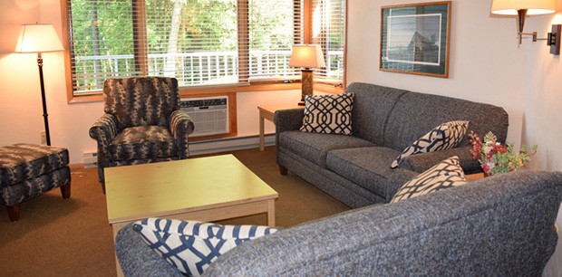 living room in cottage - Bay Shore Inn